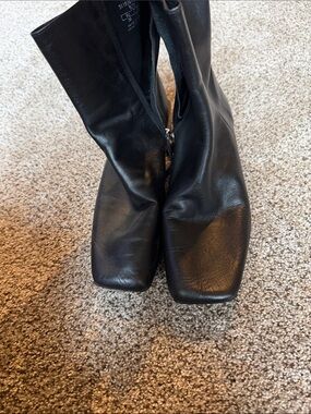 Black Women's Square-Toe Boots
